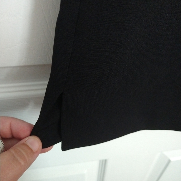 Harve benard by benard holtzman black skirt with slit on side and zipper. Size 8 - Picture 2 of 8